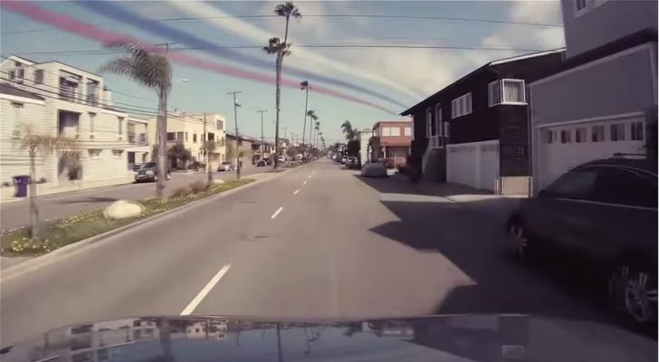 Су-27 раскрасили небо Калифорнии в цвета российского флага Су-27 раскрасили небо Калифорнии в цвета российского флага