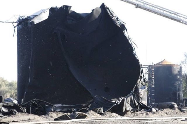 В Сети появились фото нефтебазы под Киевом после пожара В Сети появились фото нефтебазы под Киевом после пожара