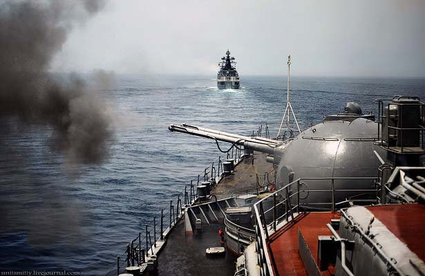 Американский военный корабль испугался российского гимна Американский военный корабль испугался российского гимна