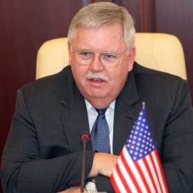 Кто ходит к Теффту по утрам?