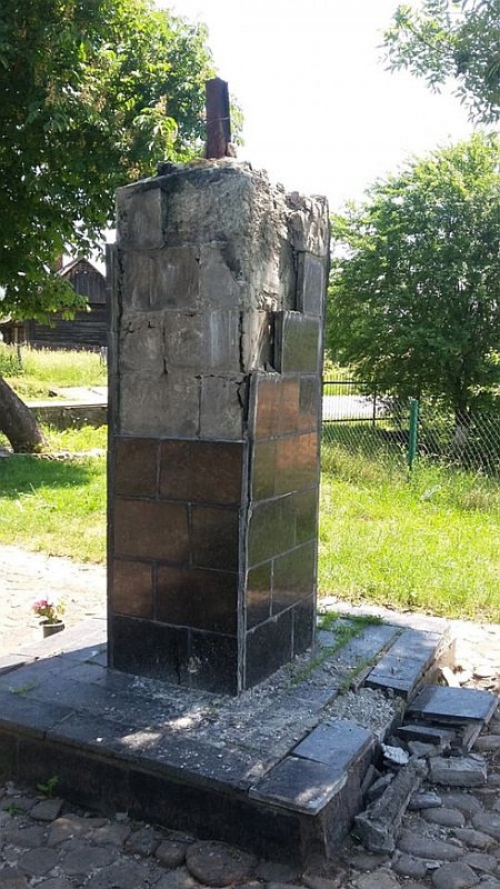 Из села Тухля похитили памятник Франко Из села Тухля похитили памятник Франко