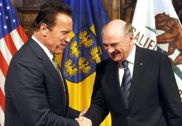 Под флагами ОУН-УПА украинцы превращаются в папуасов