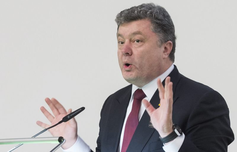 Порошенко неожиданно сменил риторику и назвал народ России и Украины единым славянским народом Порошенко неожиданно сменил риторику и назвал народ России и Украины единым славянским народом