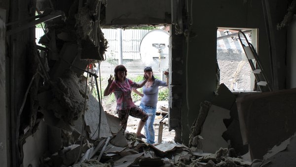 Художники провели в Париже выставку против фашизма на Украине Художники провели в Париже выставку против фашизма на Украине