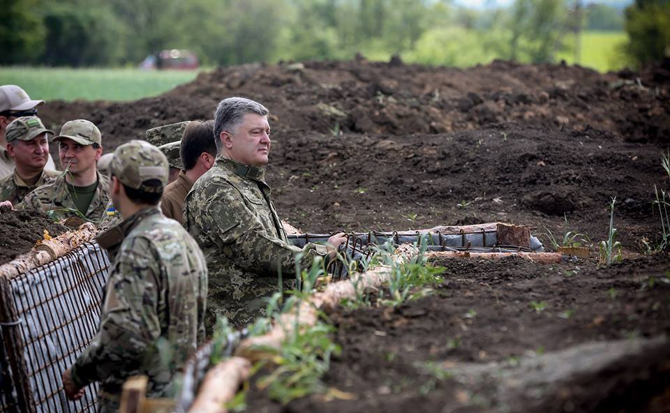 Укропское счастье: фортификационные сооружения под Мариуполем размыло дождем 