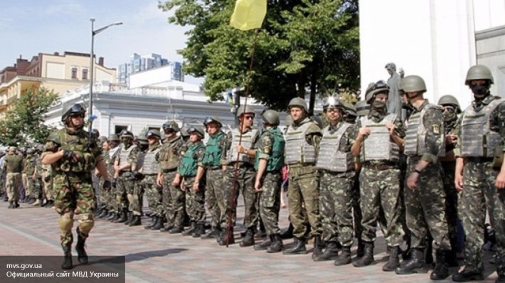 Апелляционный суд в Киеве заблокирован вооруженными людьми «с черепами» Апелляционный суд в Киеве заблокирован вооруженными людьми «с черепами»