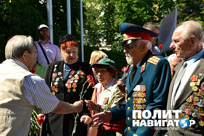 В центре Киева славили СССР, несмотря на запрет В центре Киева славили СССР, несмотря на запрет