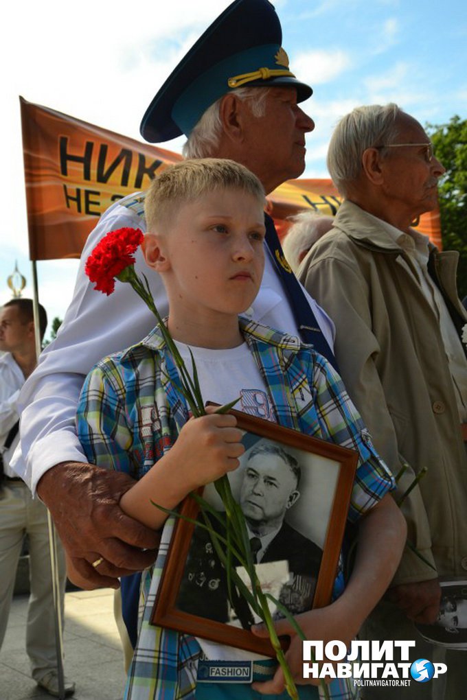 В центре Киева славили СССР, несмотря на запрет В центре Киева славили СССР, несмотря на запрет
