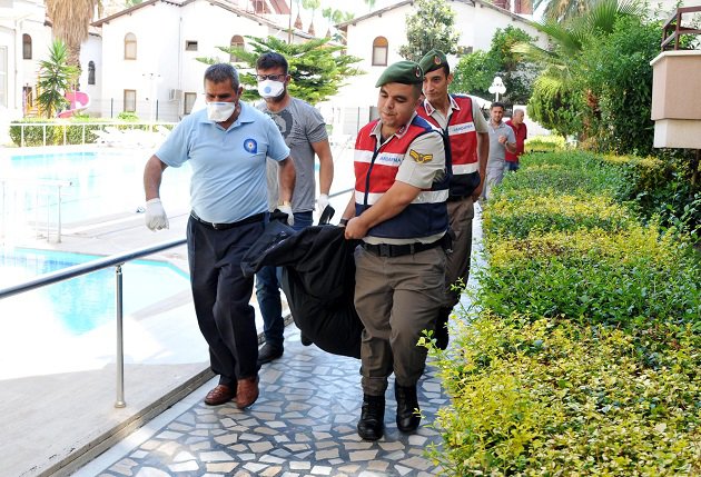 В Турции ребенок с Украины три дня жил с умершими от отравления родителями