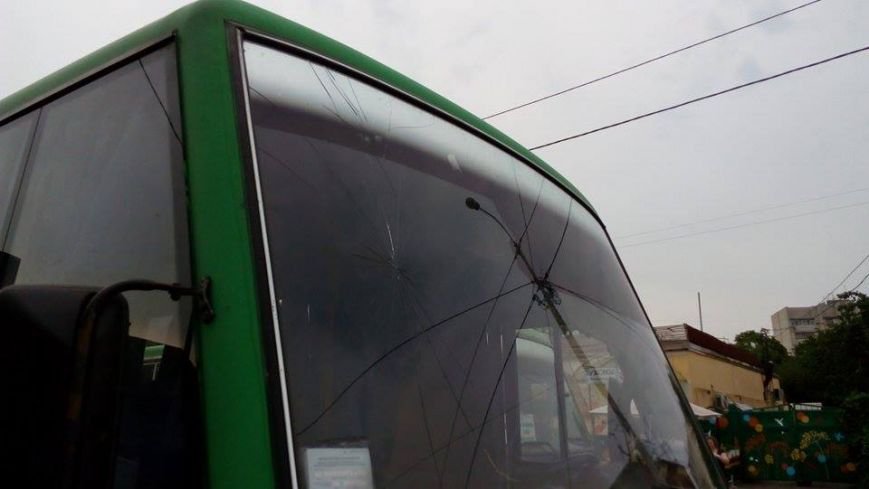 В Харькове обстреляли три маршрутки В Харькове обстреляли три маршрутки