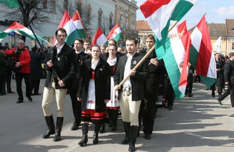 Голос венгров в лоскутах Руины