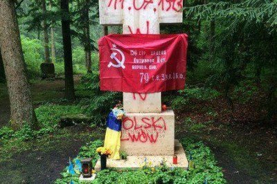 Толстый намек на тонкие обстоятельства: Забирайте Бандеру в Украину Толстый намек на тонкие обстоятельства: Забирайте Бандеру в Украину