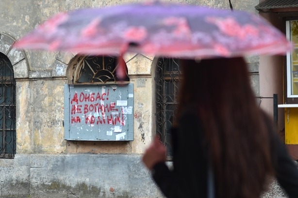 Сепары во Львове: В городе появились надписи «Хунта+АТО= Руина» Сепары во Львове: В городе появились надписи «Хунта+АТО= Руина»