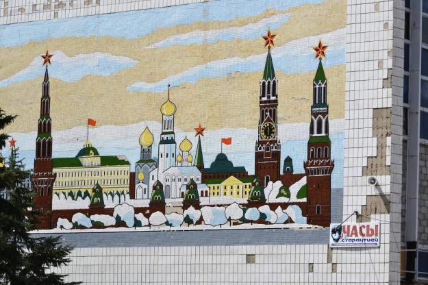 В Дзержинске на «украинской» части Донбасса «декоммунизировали» московский Кремль В Дзержинске на «украинской» части Донбасса «декоммунизировали» московский Кремль