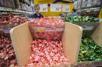 В Крым не пустили конфеты с фабрики Коломойского