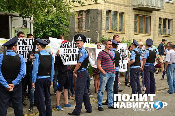 Милиция применила силу против митингующих у посольства США в Киеве