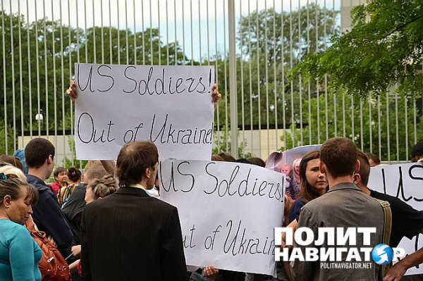 Милиция применила силу против митингующих у посольства США в Киеве