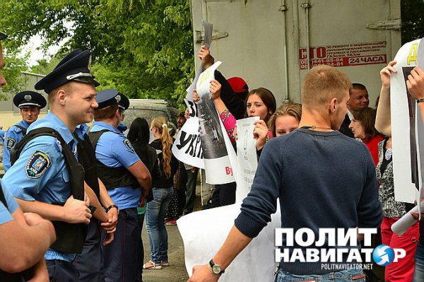 Милиция применила силу против митингующих у посольства США в Киеве