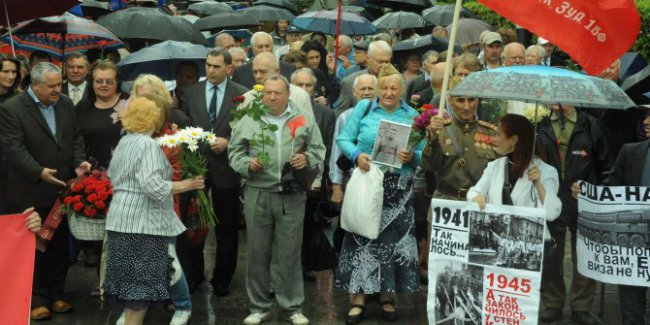 Бой за Украину только начинается?: в Киеве под красными флагами митинговала «Левая оппозиция»