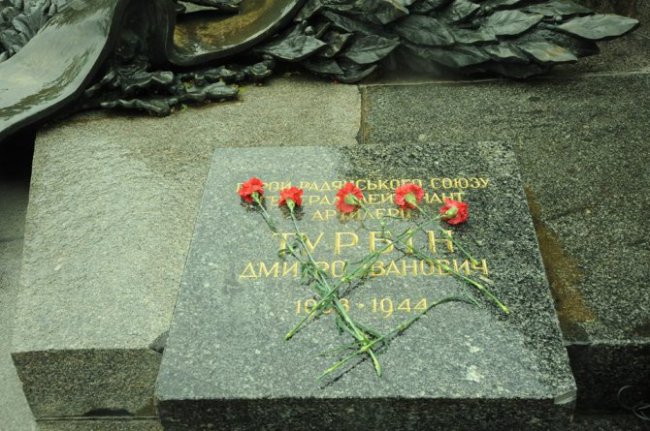 Бой за Украину только начинается?: в Киеве под красными флагами митинговала «Левая оппозиция»