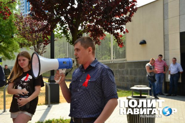 Посольство США в Киеве забросали окровавленным мясом