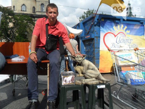 Львовские художники-наркоманы сделали скульптуру Путина в виде Чупакабры