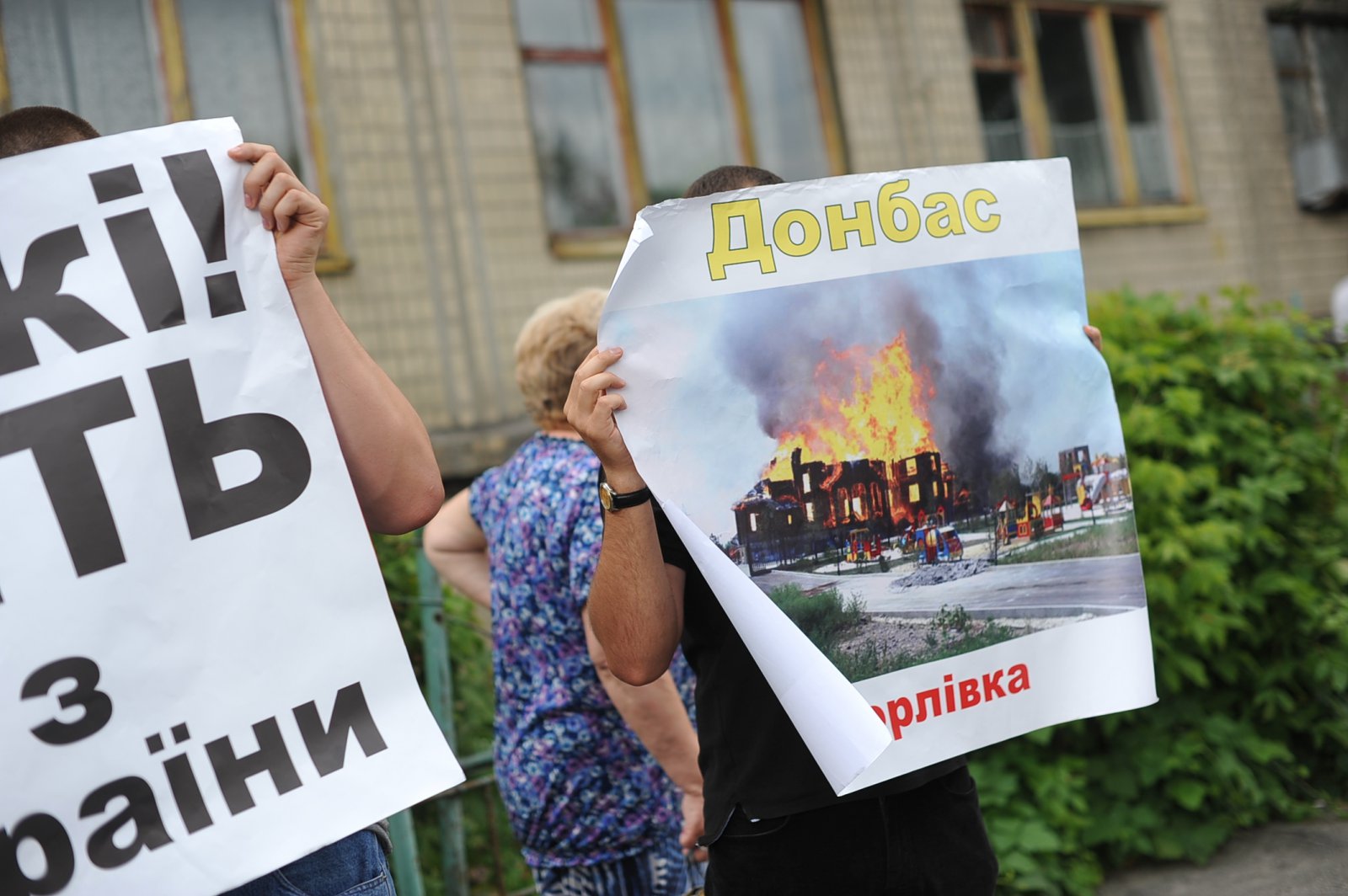 В Киеве во время акции под посольством США милиционеры напали на активистку ОД "Прав?Да!" с угрозами В Киеве во время акции под посольством США милиционеры напали на активистку ОД "Прав?Да!" с угрозами