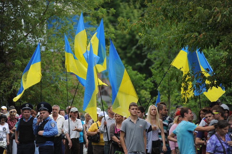 В Киеве во время акции под посольством США милиционеры напали на активистку ОД "Прав?Да!" с угрозами В Киеве во время акции под посольством США милиционеры напали на активистку ОД "Прав?Да!" с угрозами