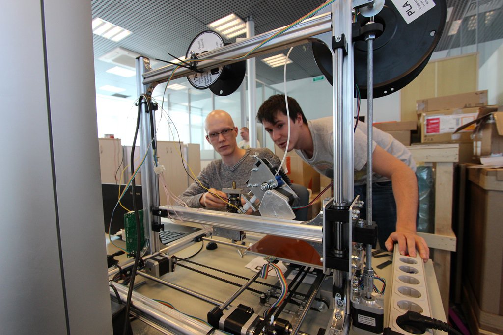 Первый в России 3D-принтер, печатающий композитами, создан в Сколково Первый в России 3D-принтер, печатающий композитами, создан в Сколково
