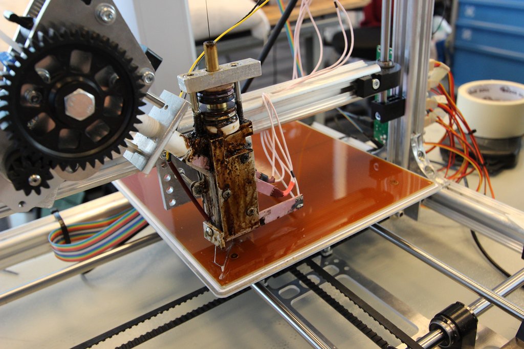 Первый в России 3D-принтер, печатающий композитами, создан в Сколково Первый в России 3D-принтер, печатающий композитами, создан в Сколково