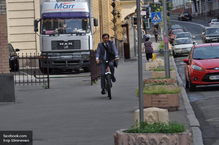 Рада уволила забывшего про пожар на нефтебазе министра экологии Рада уволила забывшего про пожар на нефтебазе министра экологии