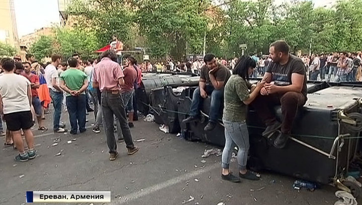 "Шаг вперед": армянские демонстранты предъявили властям ультиматум "Шаг вперед": армянские демонстранты предъявили властям ультиматум