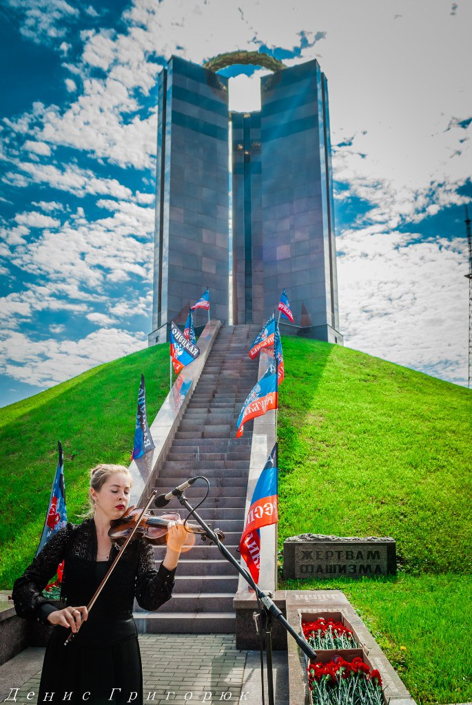 Митинг-реквием "Не забудем, не простим: Славянск" Митинг-реквием "Не забудем, не простим: Славянск"