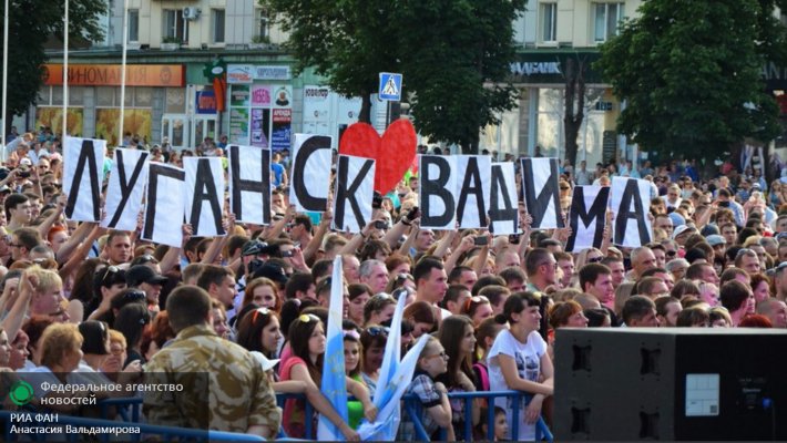 Экс-лидер группы «Агата Кристи» выступает в столице ЛНР