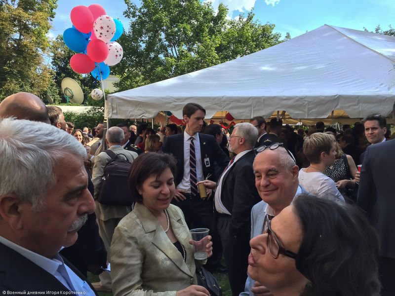 Ехидные комментарии. И кто же в России отмечает 4 июля? И как... Ехидные комментарии. И кто же в России отмечает 4 июля? И как...