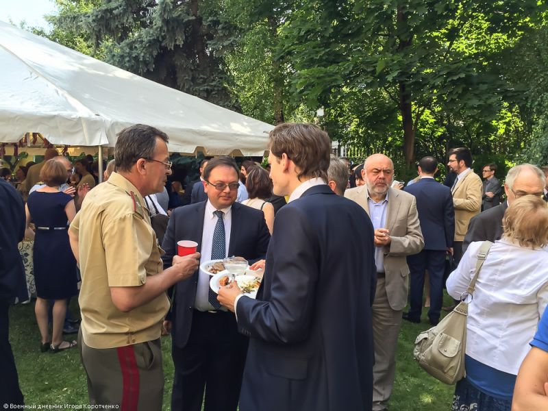 Ехидные комментарии. И кто же в России отмечает 4 июля? И как... Ехидные комментарии. И кто же в России отмечает 4 июля? И как...