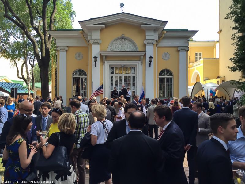 Ехидные комментарии. И кто же в России отмечает 4 июля? И как... Ехидные комментарии. И кто же в России отмечает 4 июля? И как...