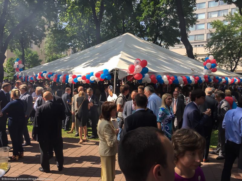 Ехидные комментарии. И кто же в России отмечает 4 июля? И как... Ехидные комментарии. И кто же в России отмечает 4 июля? И как...