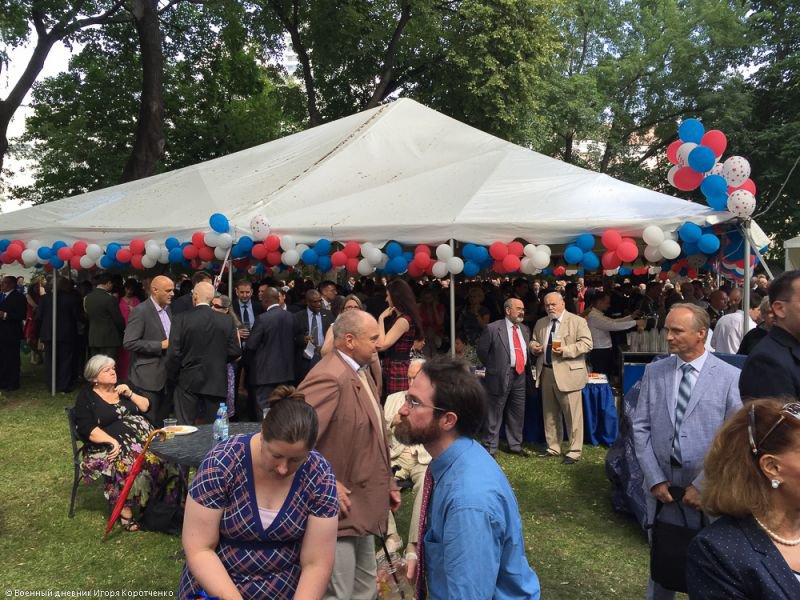 Ехидные комментарии. И кто же в России отмечает 4 июля? И как... Ехидные комментарии. И кто же в России отмечает 4 июля? И как...