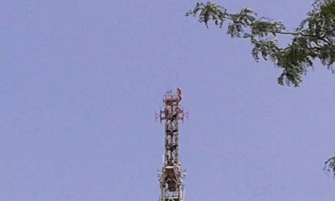 В Николаеве подняли флаг Новороссии В Николаеве подняли флаг Новороссии