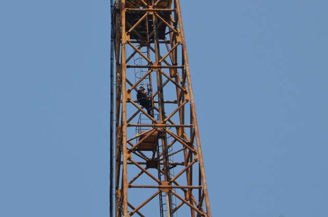 В Николаеве подняли флаг Новороссии В Николаеве подняли флаг Новороссии