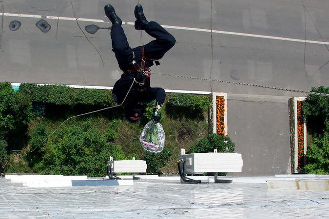 Семья особого назначения. ОМОН поздравил своих любимых «по-спецназовски» Семья особого назначения. ОМОН поздравил своих любимых «по-спецназовски»