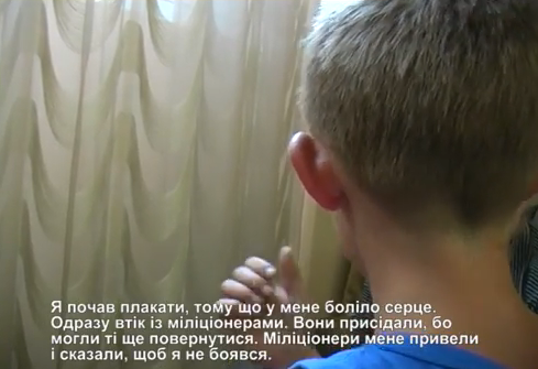 "Він узяв мене за кофтинку і вийняв гранату" "Він узяв мене за кофтинку і вийняв гранату"