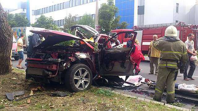 В Донецке взорвали джип с секретарем главы ДНР В Донецке взорвали джип с секретарем главы ДНР