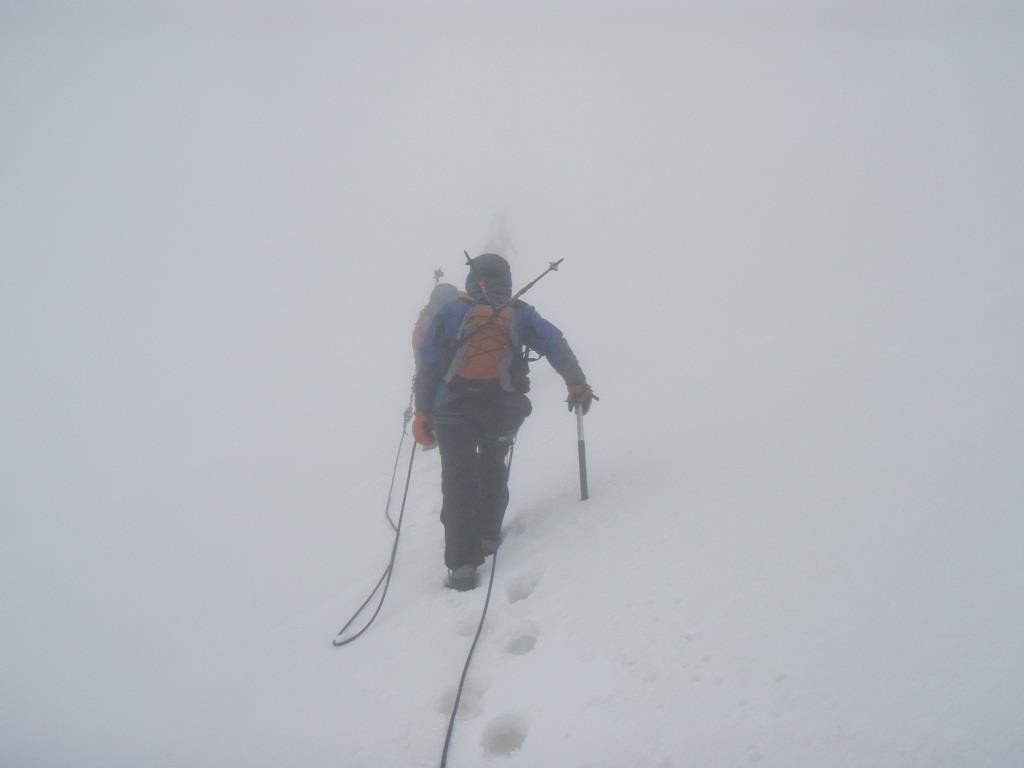 Донецкие альпинисты покорили Казбек и водрузили на вершине флаг ДНР 