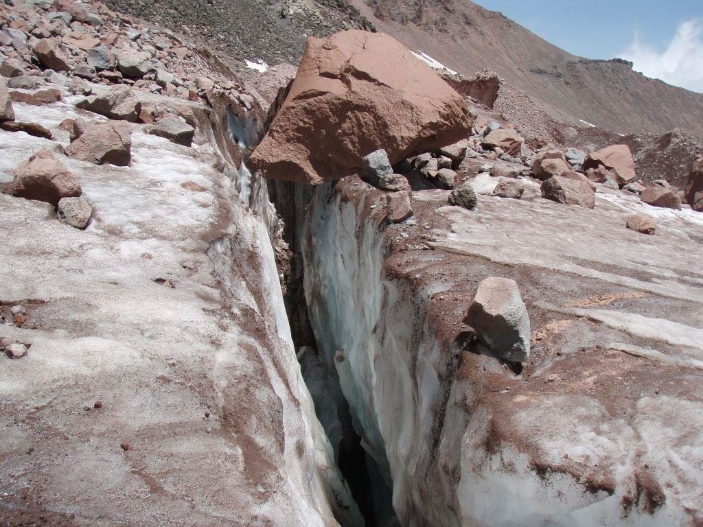 Донецкие альпинисты покорили Казбек и водрузили на вершине флаг ДНР 