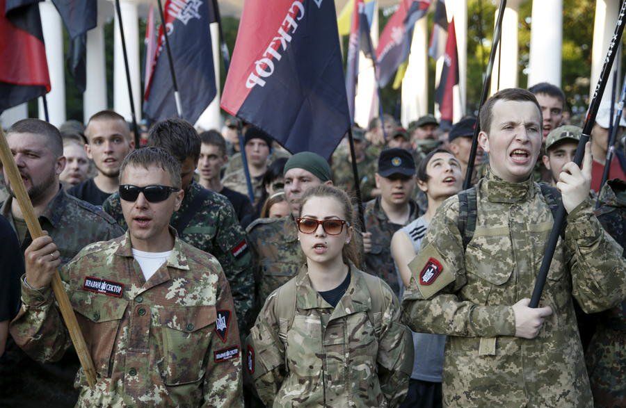 "Правый сектор" заявил, что не намерен продолжать сопротивление "Правый сектор" заявил, что не намерен продолжать сопротивление