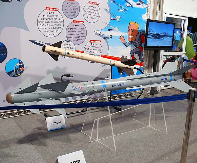 Малайзийский «Боинг» под Донецком погубил израильский «Питон» Малайзийский «Боинг» под Донецком погубил израильский «Питон»