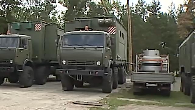 Уникальные КамАЗы, делающие топливо из воздуха, представили российские военные