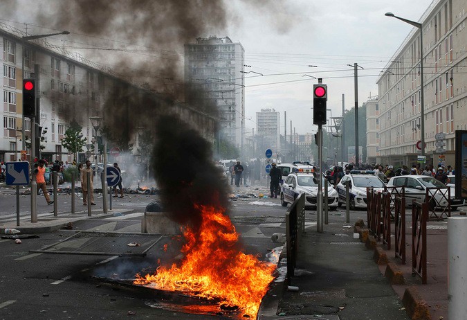 В Париже сожгли 721 машину В Париже сожгли 721 машину